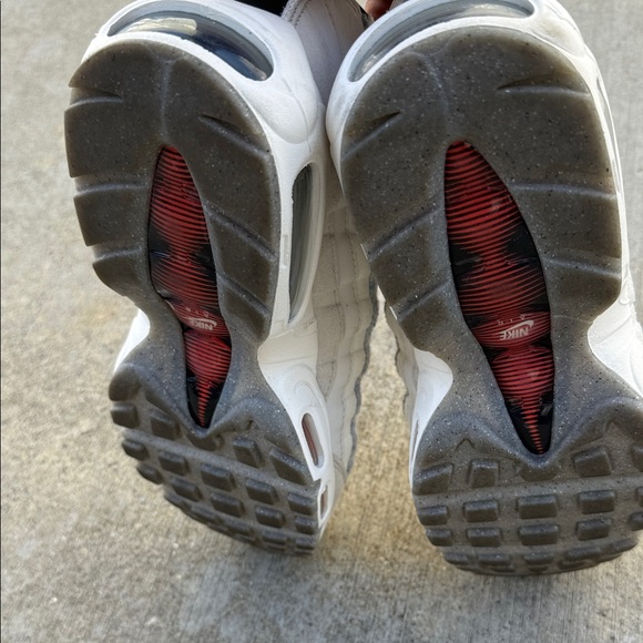 Nike Air Max 95 White Red Black Athletic Shoes - Picture 5 of 6